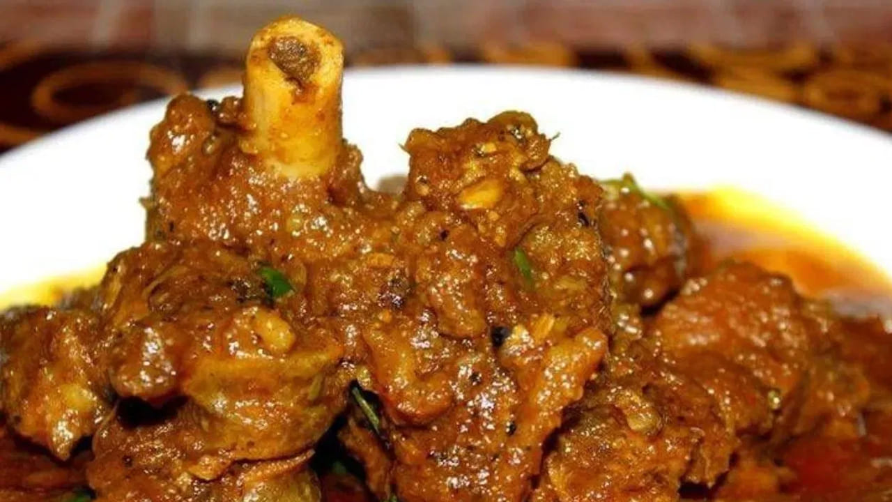 మేక లివర్ : మేక మాంసంలో లివర్ తింటే చాలా మంచిదని నిపుణులు చెబుతున్నారు. ఎందుకంటే, దీనిలో అధిక ప్రోటీన్,  ఐరన్ కంటెంట్ ఎక్కువగా  ఉంటుంది.
