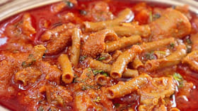 అబ్బ.. బోటి కూర.. లొట్టలేసుకుంటూ తింటున్నారా..?