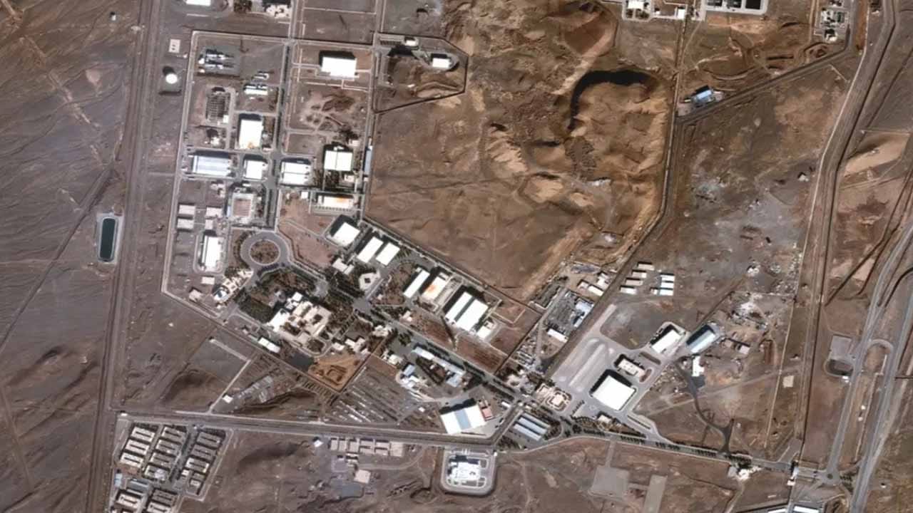 ఇరాన్కు బిగ్ షాక్.. నటాంజ్ న్యూక్లియర్ ప్లాంట్పై మరోసారి అమెరికా - ఇజ్రాయెల్ వైమానిక దాడులు!