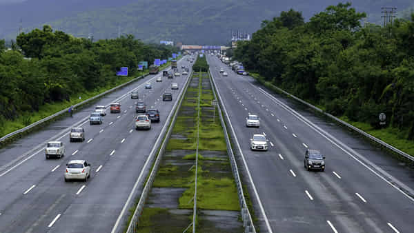 Telangana: హైవేపై ప్రయాణం ఇక నుంచి అంత ఈజీ కాదు.. ఈ కార్డు చేతుల్లో ఉండాల్సిందే
