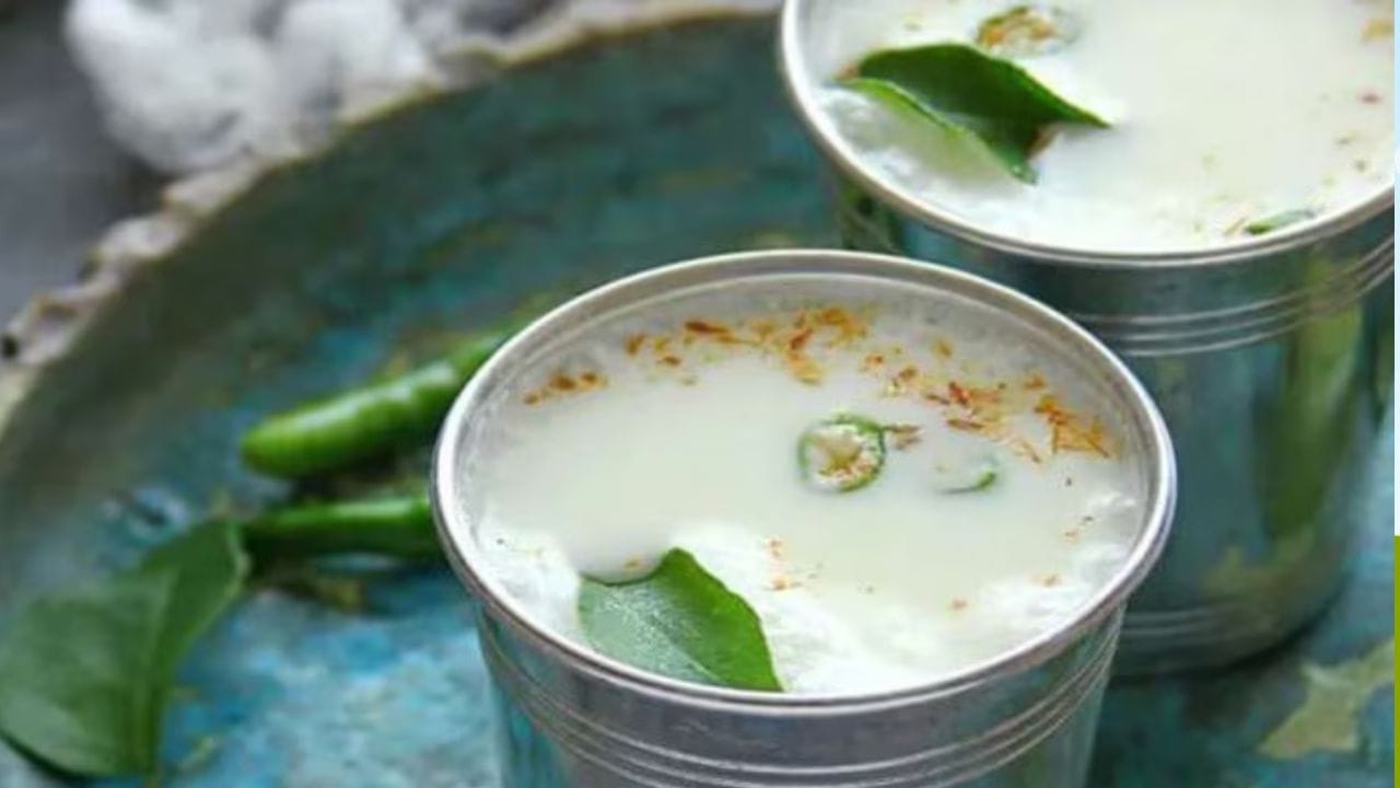 కరివేపాకులో ఉండే పోషకాలను రక్తంలో యూరిక్ యాసిడ్ పరిమాణాన్ని తగ్గించడంతో బ్రహ్మాండంగా పనిచేస్తాయి. అలాగే కరివేపాకు కిడ్నీలో రాళ్లను తొలగించడంలో కూడా సహాయపడుతుంది. అయితే ఇది సహాయకంగా మాత్రమే పనిచేస్తుంది. పూర్తి చికిత్స కాదు. యూరిక్ యాసిడ్ చాలా ఎక్కువగా ఉంటే డాక్టర్ సలహా తీసుకోవడం తప్పనిసరి.(Note: పైన పేర్కొన్న అంశాలు ఇంటర్నెట్, నివేదికల ఆధారంగా మాత్రమే అందించబడినవి.. వీటిని టీవీ9 దృవీకరించట్లేదు. వీటిపై మీకేవైనా సందేహాలు ఉంటే నిపుణులను సంప్రదించండి.)