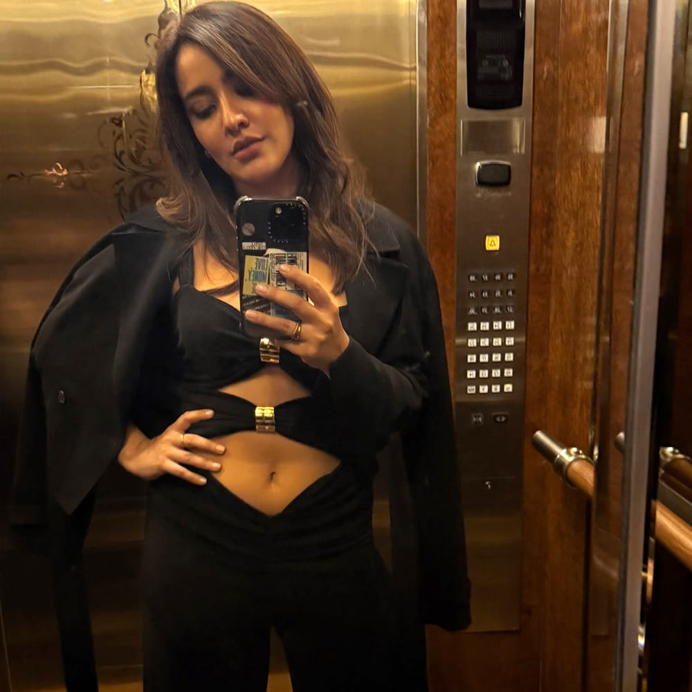 చిరుత తర్వాత వరుణ్ సందేశ్ నటించిన కుర్రాడు అనే సినిమాలో నటించింది. ఈ సినిమా డిజాస్టర్ అయ్యింది. దాంతో నేహాశర్మకు అవకాశాలు లేకుండా పోయాయి. దాంతో బాలీవుడ్ కు చెక్కేసింది. అక్కడ ఒకటి రెండు సినిమాలు చేసింది. కానీ ఆ సినిమాలు కూడా పెద్దగా ఆకట్టుకోలేకపోయాయి. దాంతో సినిమాలు తగ్గించింది ఈ చిన్నది.