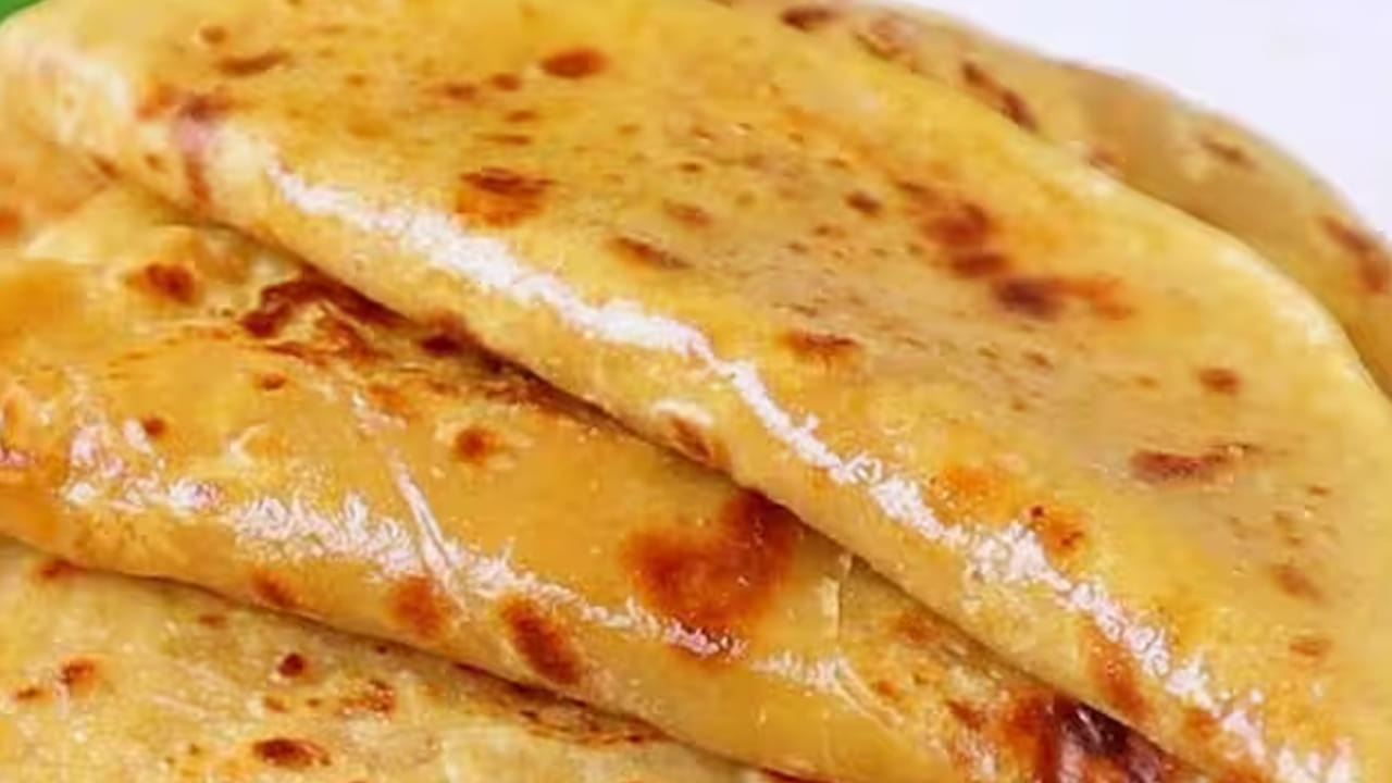 నేతి బొబ్బట్లు తయారీకి కావాల్సిన పదార్థాలు : శనగపప్పు ఒక కప్పు, బెల్లం పావు కప్పు, గోధుమ పిండి పావు కప్పు, మైదా పిండి కప్పు, యాలకుల పొడి వన్ టీ స్పూన్. నెయ్యి నాలుగు స్పూన్స్.