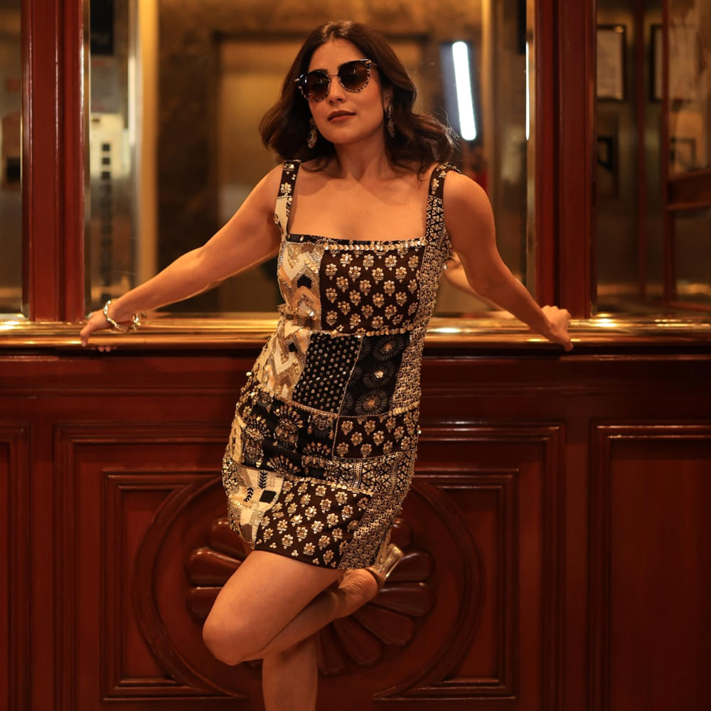 ఆమె మరెవరో కాదు. అందాల భామ నిషా అగర్వాల్..ఈ ముద్దుగుమ్మ టాలీవుడ్ స్టార్ హీరోయిన్ కాజల్ అగర్వాల్‌కు చెల్లెలు. నిషా తన సినీ ప్రస్థానాన్ని 2010లో తెలుగు చిత్రం ఏమైంది ఈవేళతో ప్రారంభించింది. వరుణ్ సందేశ్ హీరోగా నటించిన ఈ సినిమా మంచి విజయాన్ని అందుకుంది.