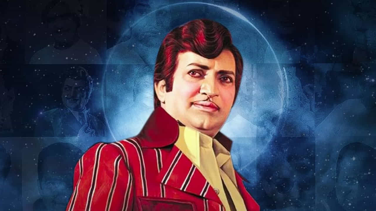సీనియర్ ఎన్టీఆర్ తెలుగు ప్రజల గుండెల్లో చెరగని ముద్ర వేసిన మహానటుడు, రాజకీయ నాయకుడు. కొల్లి రాము, తన జీవితంలో లెజెండరీ ఎన్టీఆర్తో కలిగి ఉన్న అద్భుతమైన అనుభవాలను, తెలియని వాస్తవాలను ఓ ఇంటర్వ్యూలో పంచుకున్నారు. కొల్లి రాము చిన్నతనం నుంచీ ఎన్టీఆర్కి వీరాభిమాని. ఆయన సినిమాలను కోడూరులోని థియేటర్లో బెంచీ టిక్కెట్లు కొని చూసేవారు. సినిమా చూస్తూ రామారావు గుర్రంపై ఉంటే పక్కన ఉన్నవాళ్ళను కొట్టేవారట. ఇలాంటి వ్యక్తిని ఒకరోజు దగ్గరగా చూస్తానని, ఆయనతో మాట్లాడతానని ఎప్పుడూ అనుకోలేదని రాము తెలిపారు.
