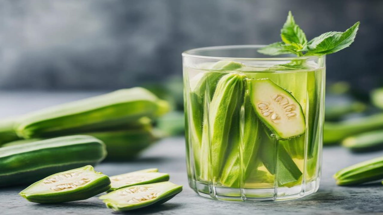 విటమిన్ ఎ, సి, ఇతర యాంటీ ఆక్సిడెంట్లు పుష్కలంగా ఉన్న బెండకాయ నీళ్లు తాగడం వల్ల రోగనిరోధక శక్తి పెరుగుతుంది. ఫైబర్ అధికంగా ఉండే ఓక్రా వాటర్‌ను ఉదయం ఖాళీ కడుపుతో తాగడం వల్ల రక్తంలో చక్కెర స్థాయి అదుపులో ఉంటుంది. తక్కువ కేలరీలు, అధిక ఫైబర్ కలిగిన లేడీఫింగర్ వాటర్ ఉదయం ఖాళీ కడుపుతో తాగడం వల్ల ఆకలి తగ్గుతుంది. దీంతో వేగంగా బరువు తగ్గుతారు.