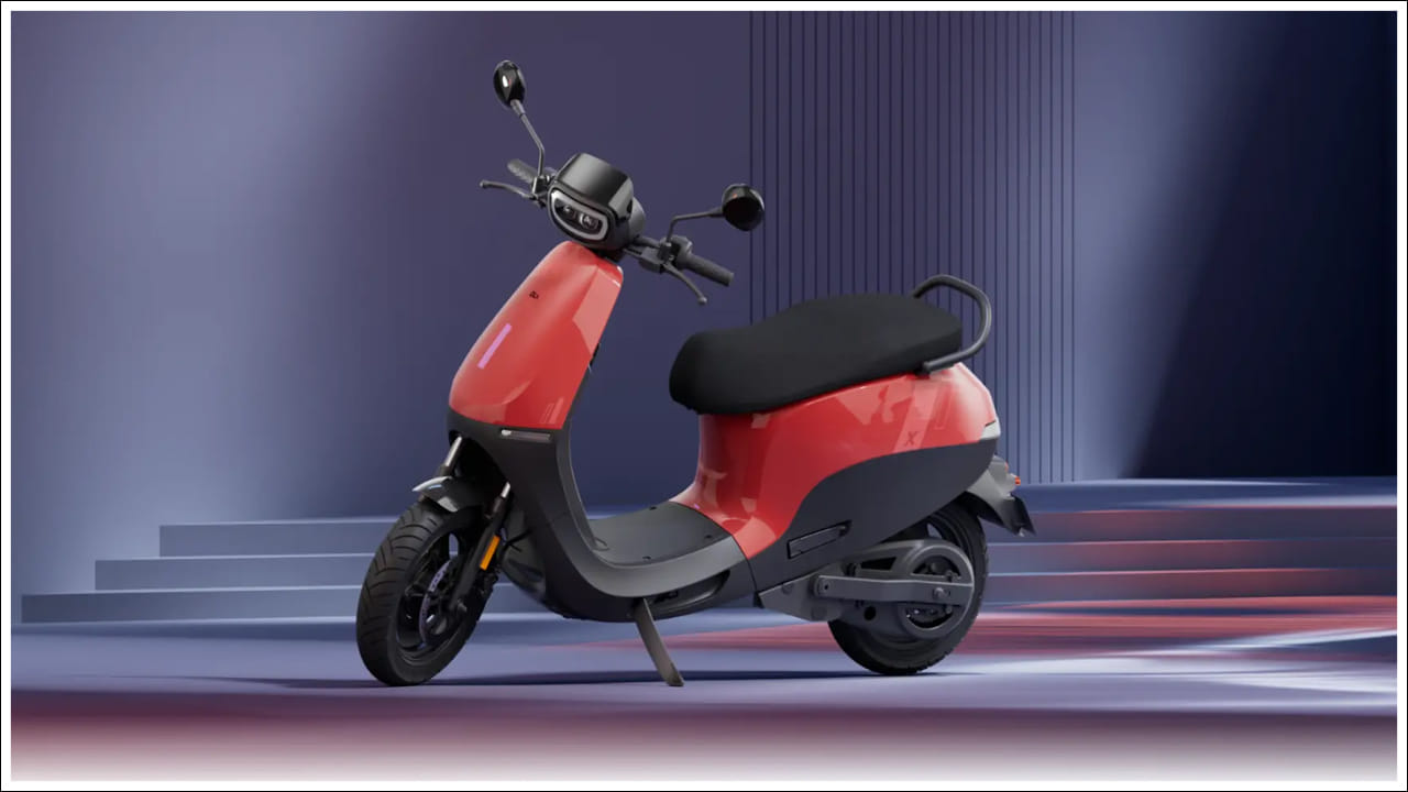  ఏమిటి ఈ 'గోల్డెన్ ఛాన్స్'?: నివేదిక ప్రకారం.. ఓలా తన కొత్త జెన్ 3 ఎస్1 ఎక్స్ (Gen 3 S1 X), రోడ్‌స్టర్ ఎక్స్ (Roadster X) మోడళ్లను అత్యంత తక్కువ ధరకే మార్కెట్లోకి తెచ్చింది. 50 వేల లోపు ధరతో ఇవి అందుబాటులో ఉండటం విశేషం. ఈ ఆఫర్ మార్చి 31, 2026 వరకు మాత్రమే అందుబాటులో ఉంటుంది. అలాగే దీనిపై భారీ ప్రయోజనాలు ఉన్నాయి. పాత పెట్రోల్ బైక్ నుండి ఎలక్ట్రిక్ వాహనానికి మారే వారికి సుమారు రూ.50,000 వరకు ప్రయోజనాలను కంపెనీ కల్పిస్తోంది.