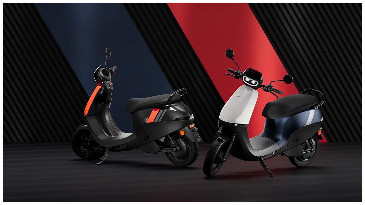 Ola Offer: మీరు పెట్రోల్ ధరల సెగతో విసిగిపోయారా? బైక్ తీయాలంటేనే జేబు ఖాళీ అవుతుందని భయపడుతున్నారా? అయితే మీకు ఒక అదిరిపోయే శుభవార్త! ప్రముఖ ఎలక్ట్రిక్ వాహనాల దిగ్గజం ఓలా ఎలక్ట్రిక్ (Ola Electric) దేశవ్యాప్తంగా సంచలనం సృష్టిస్తోంది. పెట్రోల్ వాహనాలకు కాలం చెల్లిందని చాటిచెబుతూ ఎండ్ ఐస్ ఏజ్' (#EndICEAge) పేరుతో ఓలా ఒక భారీ విప్లవాన్ని మొదలుపెట్టింది. సామాన్యుల కలను నిజం చేస్తూ కేవలం రూ.49,999 కే ఎలక్ట్రిక్ వాహనాలను అందిస్తోంది.