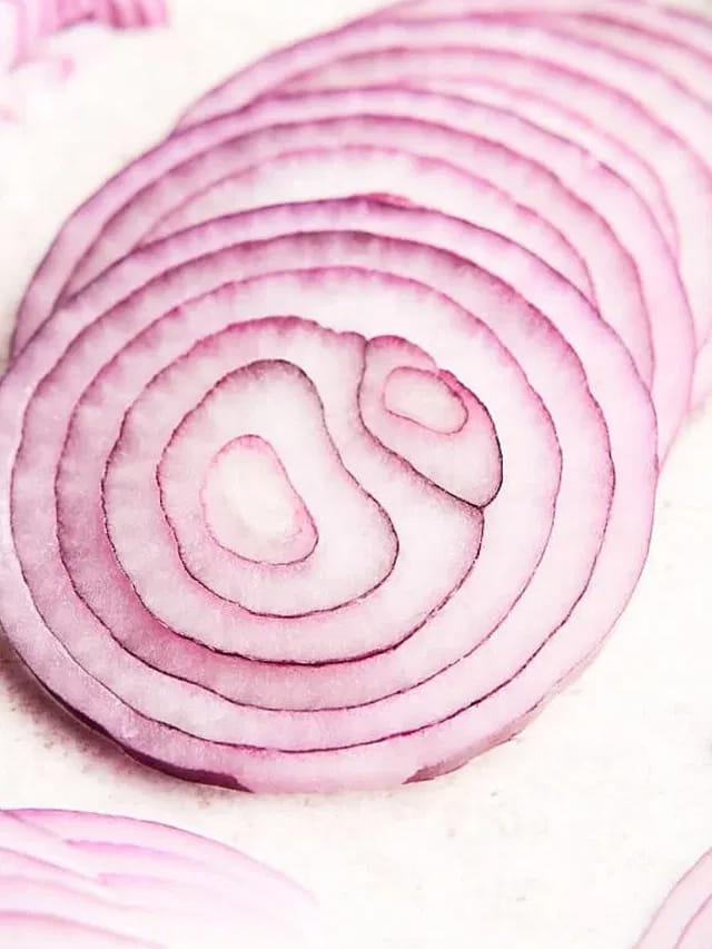 ఉల్లిపాయలు కట్ చేస్తుంటే కన్నీళ్లు వస్తున్నాయా? ఈ టిప్స్ మీకోసమే