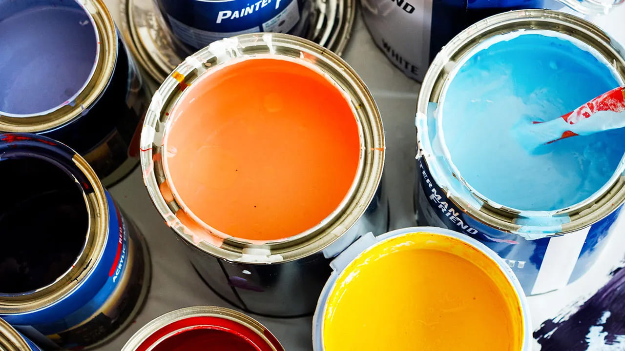 సిస్టమ్‌మాటిక్స్ రీసెర్చ్ కీలక నివేదిక జారీ చేసింది. ఈ రిపోర్టులో ముడి చమురు ధరలు ఇలాగే పెరిగితే ఏప్రిల్ నుంచి పెయింట్ ధరలపై ప్రభావం పడవచ్చని అంచనా వేసింది. భారత్‌లో పెయింట్ ధరలను వచ్చే నెల నుంచి కంపెనీలు పెంచేందుకు రెడీ అవుతున్నట్లు స్పష్టం చేసింది. ఇప్పటికే డీలర్లు ధరల పెరుగుదులపై చర్చలు జరుపుతున్నట్లు పేర్కొంది.
