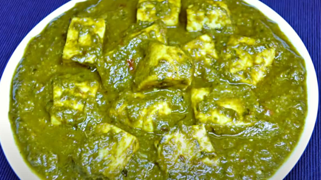 Pదీని తర్వాత చాలా మంది పనీర్ ముక్కలను మిశ్రమంలో వేస్తారు. కానీ మీరు ఇప్పుడు పనీర్ కాకుండా, పనీర్ పేస్ట్ వేయాలి.  దీనిని సన్నని మంటపై మరో ఐదు నిమిషాలు ఉడకబెట్టుకోవాలి.