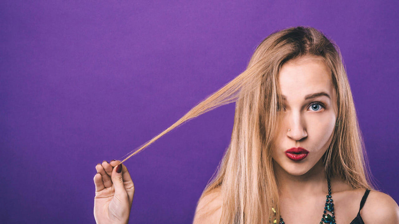 అదే విధంగా, నుదుటిపై సుడి ఉన్న స్త్రీలు చాలా అందంగా ఉండటమే కాకుండా, ఇది వారి కుటుంబానికి కూడా శుభప్రదం. వారు తమ ఇంటిని వృద్ధిలోకి తీసుకొస్తారు. అలాగే ఆర్థికంగా, ఉద్యోగ పరంగా కూడా కలిసి వస్తుందని చెబుతున్నారు జ్యోతిష్య శాస్త్ర నిపుణులు