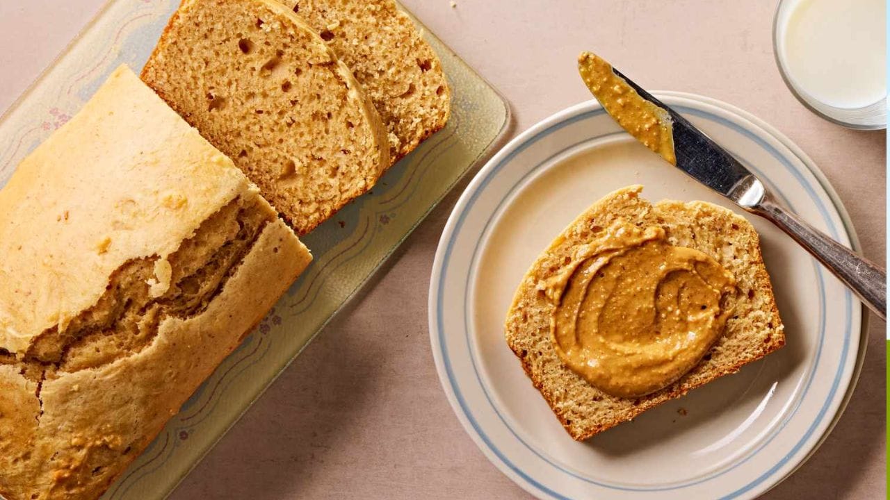 పీనట్ బటర్ అండ్ బ్రెడ్ : ఇది ప్రోటీన్ అధికంగా ఉండే, ఆరోగ్యకరమైన అల్పాహారం,దీన్ని కూడా గ్యాస్ అవసరం లేకుండా నిమిషాల్లో తయారు చేసుకోవచ్చు. దీన్ని తయారు చేయడానికి, బ్రౌన్ లేదా మల్టీగ్రెయిన్ బ్రెడ్ మీద పీనట్ బటర్ ను స్ప్రెడ్ చేసి, దానిపై అరటిపండు ముక్కలు లేదా తేనె చిలకరించండి. ఇది ఈ అల్పాహారాన్ని మరింత ఆరోగ్యకరమైన, రుచికరమైనదిగా చేస్తుంది.( Note: పైన పేర్కొన్న అంశాలు కేవలం ఇంటర్నెట్, నివేదికల ఆదారంగా మాత్రమే అందించబడినవి.. వీటిని టీవీ9 దృవీకరించట్లేదు)