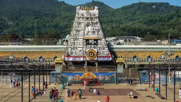 Tirumala: పాలకవర్గం వర్సెస్ ప్రతిపక్షం.. టీటీడీ భగవద్గీత పుస్తకాలపై బిగ్ ఫైట్!