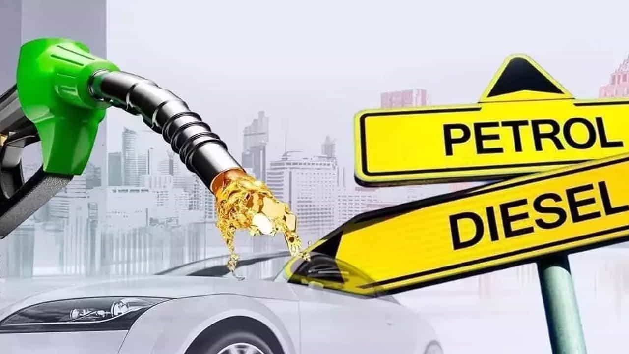 ఇక డీజిల్పై రూ.17.80గా ఎక్సైజ్ డ్యూటీ ఉంది. బేసిక్ రూ.1.80, అడిషనల్ ఎక్సైజ్ సుంకం రూ.10, అగ్రికల్చర్ ఇన్ఫ్రాస్టక్చర్ అండ్ డెవలప్మెంట్ రూ.4, రోడ్ ఇన్ఫ్రాస్ట్రక్చర్ సెస్ రూ.2గా ఉంది. అయితే ఇప్పుడు ఇది రూ.17.80 నుంచి రూ.7.80కి పడిపోయింది. ఇక వీటితో పాటు రాష్ట్ర ప్రభుత్వాలు వ్యాట్ విధిస్తాయి.