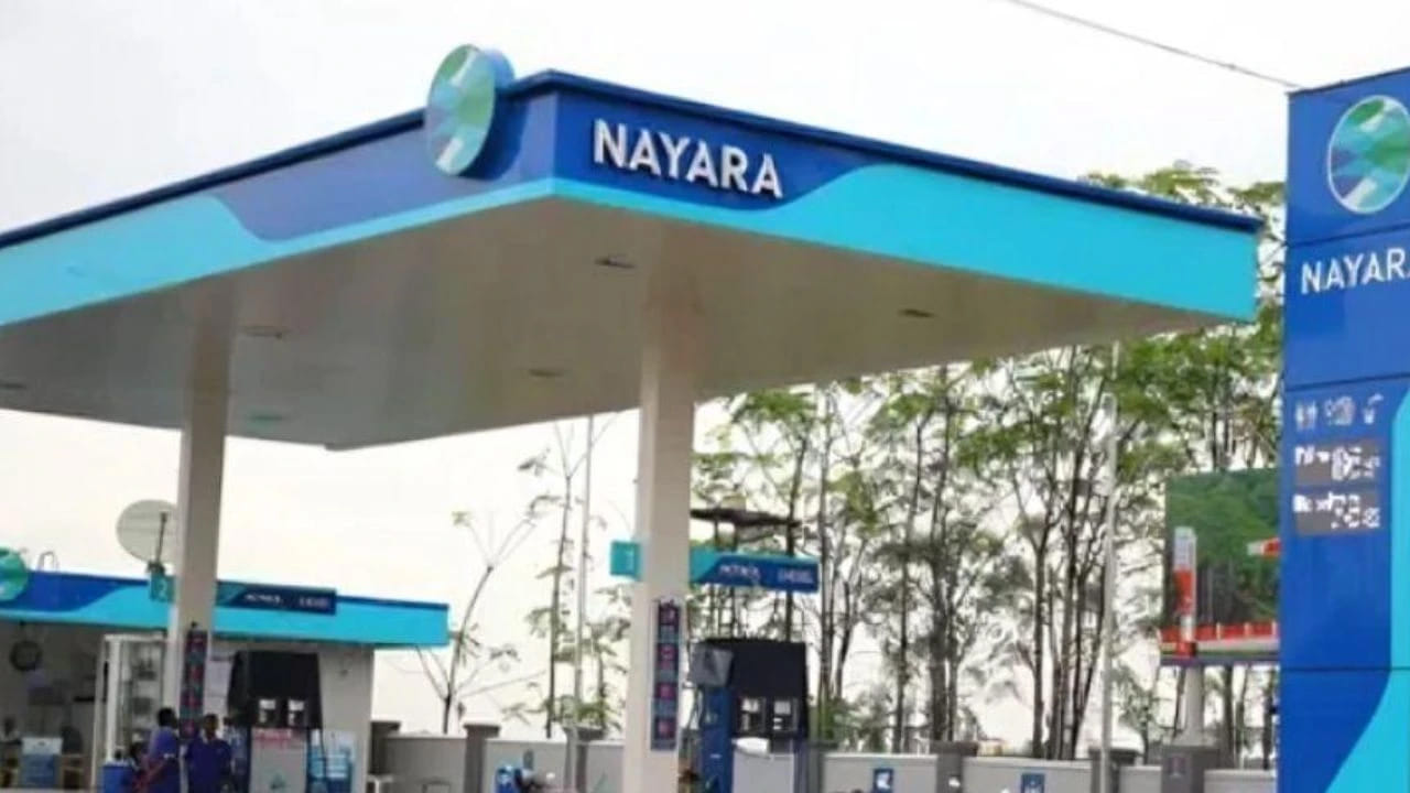 ఇక భువనేశ్వర్‌లో డీజిల్ రూ.92.77, చెన్నైలో రూ.92.39, కోల్‌కత్తాలో రూ.92.02, బెంగళూరులో రూ.90.99, ముంబైలో రూ.90.03, నోయిడాలో రూ.88.31, గుర్గావ్‌లో రూ.88.03, ఢిల్లీలో రూ.87.67, చండీగఢ్‌లో రూ.82.45గా ఉంది. ఇంధన ధరలపై నియంత్రణ లేదని, చమురు సంస్థలే స్వతంత్రంగా నిర్వహిస్తున్నాయని కేంద్రం తెలిపింది. 