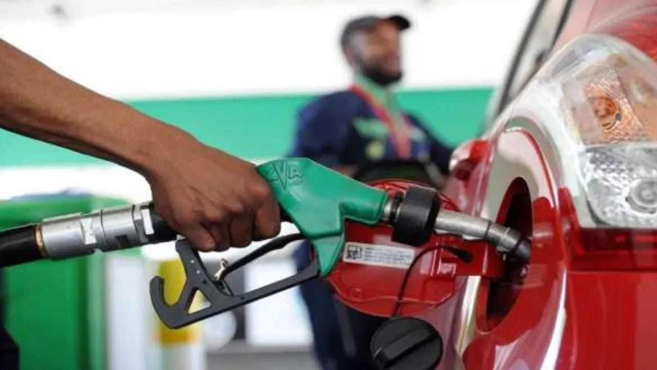 Petrol Price: అక్కడి వాహనదారులకు షాకింగ్‌ న్యూస్‌.. పెట్రోల్‌, డీజిల్‌పై రూ.15 పెంపు!