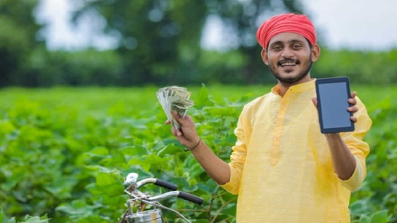 వీళ్లు అక్రమంగా పీఎం కిసాన్ సాయం పొందుతున్నట్లు అధికారుల విచారణలో తేలింది. అందుకే లబ్దిదారుల జాబితా నుంచి తొలగించారు. నిబంధనలను విరుద్దంగా వీరు గత కొన్నేళ్లుగా ప్రభుత్వం నుంచి సాయం పొందుతున్నట్లు తేలింది. అర్హత లేకపోయినా అక్రమ మార్గాల్లో లబ్ది పొందుతున్నట్లు రీవెరిఫికేషన్ కార్యక్రమంలో అధికారులు గుర్తించారు.
