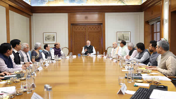 PM Modi: యుద్ధం ఎఫెక్ట్.. ప్రధాని మోదీ హైలెవల్ మీటింగ్.. ఇంధన సంక్షోభంపై కీలక చర్చలు..