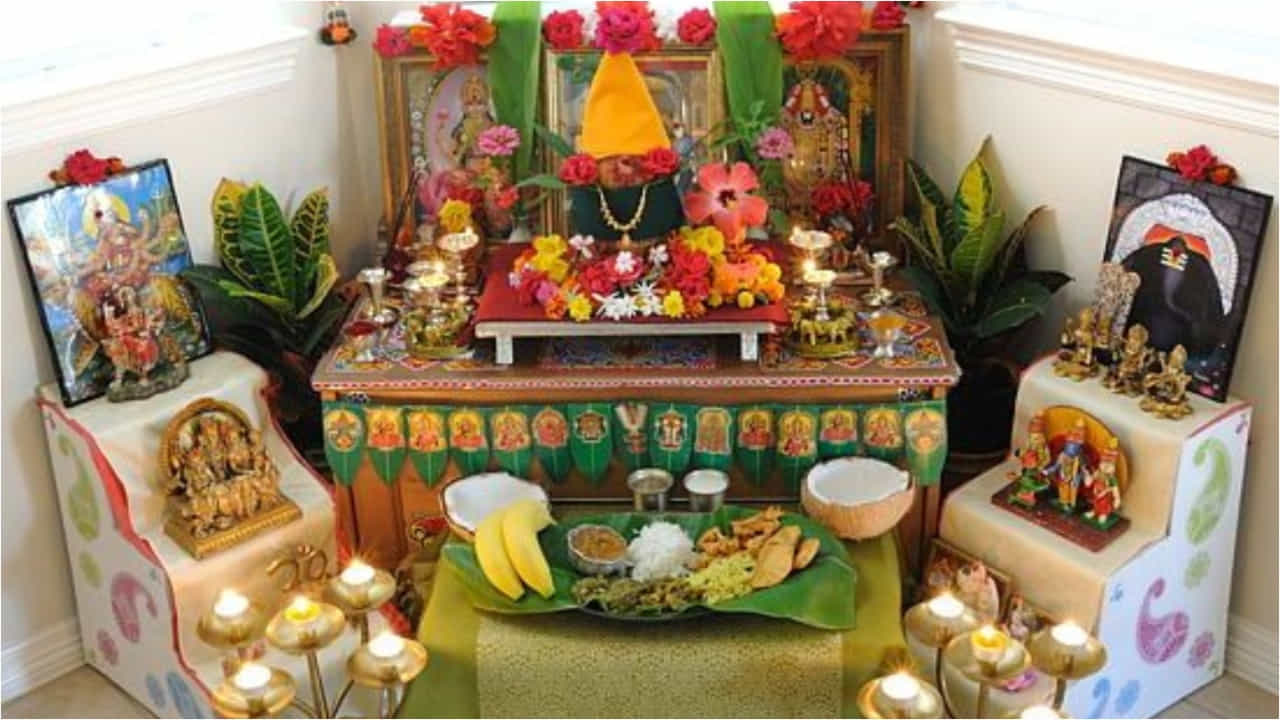 ముఖ్యంగా, నటరాజ స్వామి, శని, లేదా రాహు కేతువుల ఉగ్ర లేదా ఉగ్ర రూపాలను వర్ణించే విగ్రహాలను , అలాగే కాళీదేవి లేదా కాలభైరవుని ఉగ్ర రూపాన్ని వర్ణించే విగ్రహాలను, ఇంటి గుడిలో ఉంచకూడదు. అటువంటి విగ్రహాలు తీవ్రమైన శక్తికి,తపస్సుకు చిహ్నాలుగా పరిగణించబడతాయి. ఫలితంగా, వాటిని ఇంటి పూజగదిలో ఉంచుకోవడం వలన సమస్యలు తలెత్తే ఛాన్స్ ఉన్నదంట. నోట్ : ఈ వార్తలలో ఇవ్వబడిన సమాచారం మత విశ్వాసాలపై ఆధారపడి ఉంది. పాఠకుల ఆసక్తి మేరకు.. పలువురు పండితుల సూచనలు, వారి తెలిపిన అంశాల ఆధారంగా అందించినవి మాత్రమే.. వీటిలో ఎలాంటి శాస్త్రీయ ఆధారాలు లేవని పాఠకులు గమనించాలి. టీవీ9 తెలుగు దీనిని ధృవీకరించలేదు
