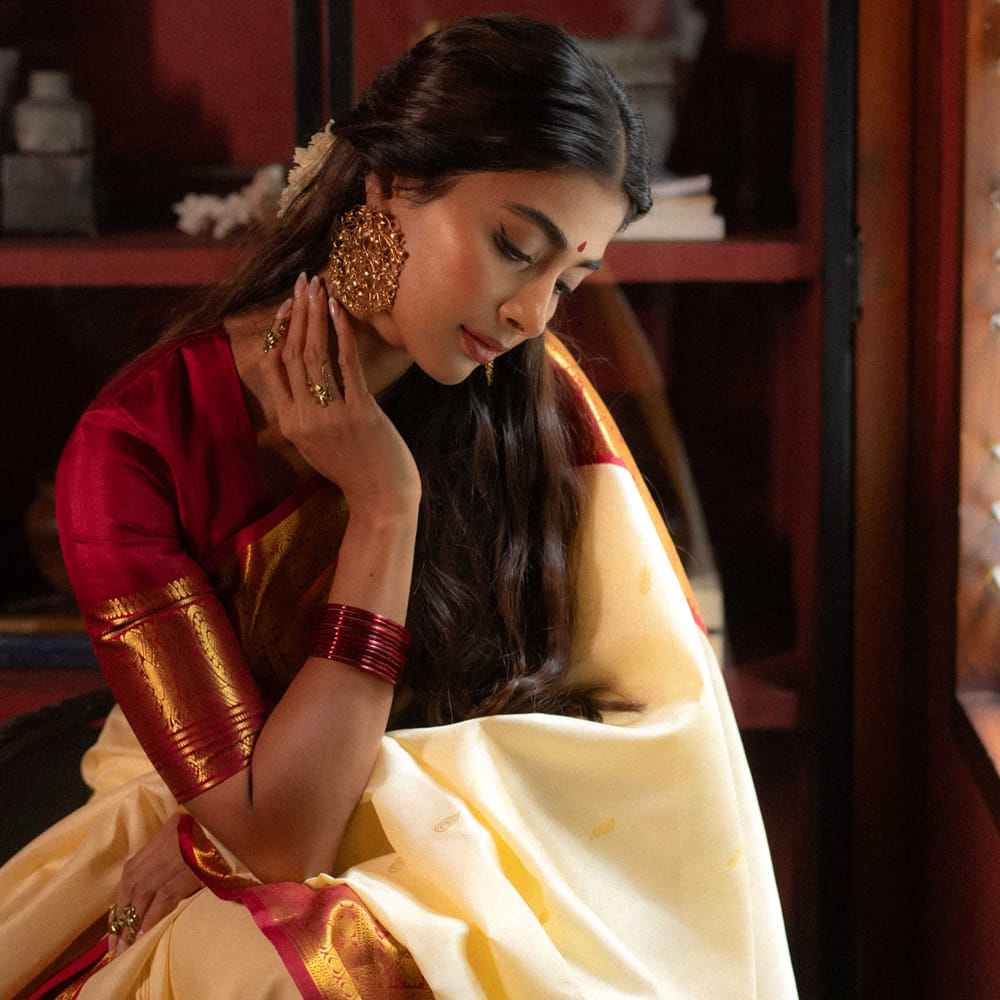 కాగా ఈ మధ్య పూజా నటించిన సినిమాలన్నీ నిరాశపరిచాయి. తెలుగు, తమిళ్ తో పాటు హిందీలోనూ ఆమె నటించిన సినిమాలు ఫ్లాప్ అయ్యాయి. దాంతో చిన్న గ్యాప్ తీసుకుంది. ఇక ఇప్పుడు వరుస సినిమాలతో బిజీగా మారనుంది. ఈ క్రమంలోనే కాంచన 4లో నటించేందుకు గ్రీన్ సిగ్నల్ ఇచ్చిందని తెలుస్తుంది.  