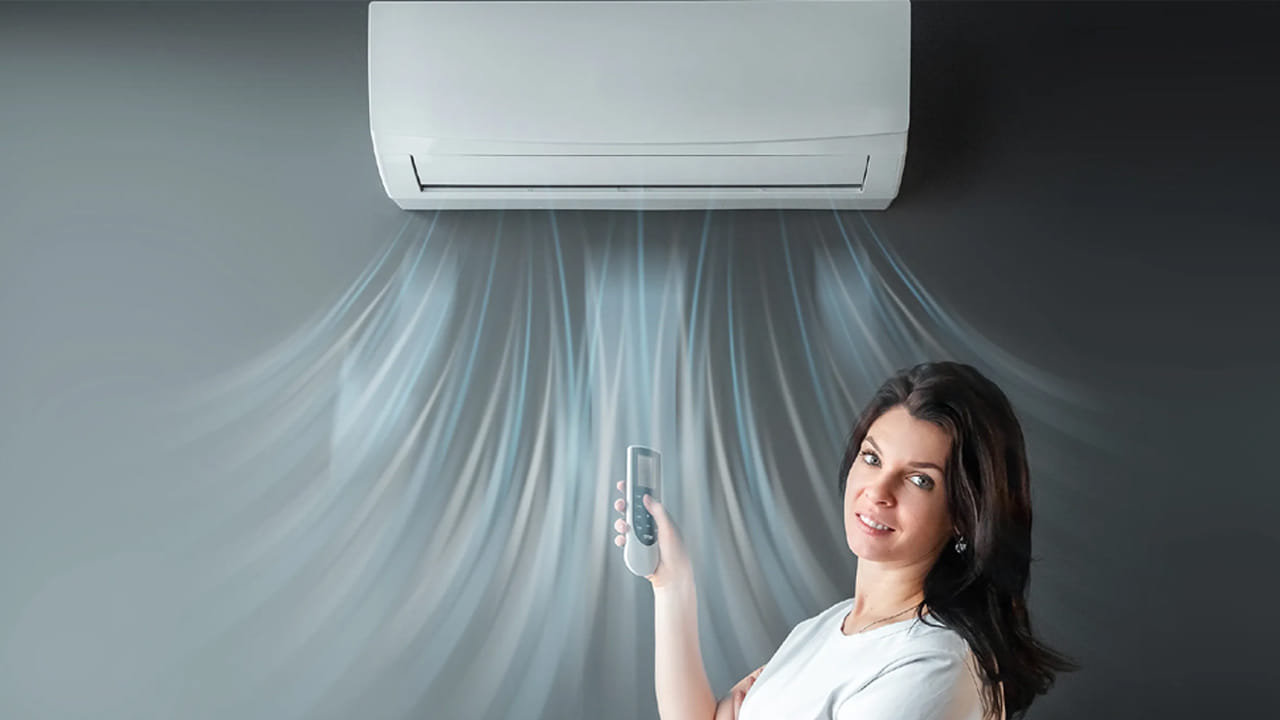 మీరు ఎలక్ట్రానిక్ వస్తువులు ఉపయోగించే సమయంలో పవర్ సేవింగ్ సెట్టింగ్స్ ఆన్ చేయండి. టీవీ, ఏసీ, కంప్యూటర్లలో పవర్ సేవింగ్ ఆప్షన్ ఉంటుంది. ఇది ఆన్ చేయడం వల్ల మీరు వాటిని వాడనప్పుడు కరెంట్ ఆదా అవుతుంది. దీని వల్ల కరెంట్ వినియోగం తగ్గడం వల్ల బిల్లు తక్కువగా వస్తుందన్నమాట. ఇక 5 స్టార్ రేటింగ్ కలిగిన కరెంట్‌ను తక్కువగా వాడే పరికరాలను కొనుగోలు చేయండి.
