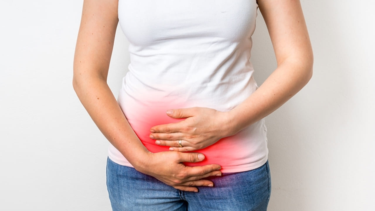 ఆరోగ్య విషయానికి వస్తే, ఋతుక్రమ సమస్యలతో బాధపడే మహిళలకు వాము నీరు అద్భుతమైన ఔషధంగా పనిచేస్తుంది. ఒక గ్లాసు నీటిలో ఒకటిన్నర స్పూన్ వాము వేసి సగం అయ్యే వరకు మరిగించి, దానికి బెల్లం లేదా తేనె కలిపి తీసుకుంటే మంచి ఫలితం ఉంటుంది. ఇది రక్త ప్రసరణను క్రమబద్ధం చేసి నొప్పి నుండి ఉపశమనం కలిగిస్తుంది. 