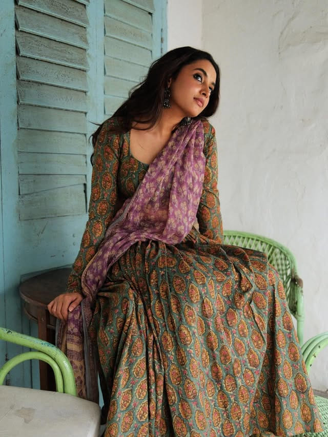 అందాల ప్రియాంకాకు హిట్స్ వచ్చినా.. ఆఫర్స్ మాత్రం తక్కువే ..