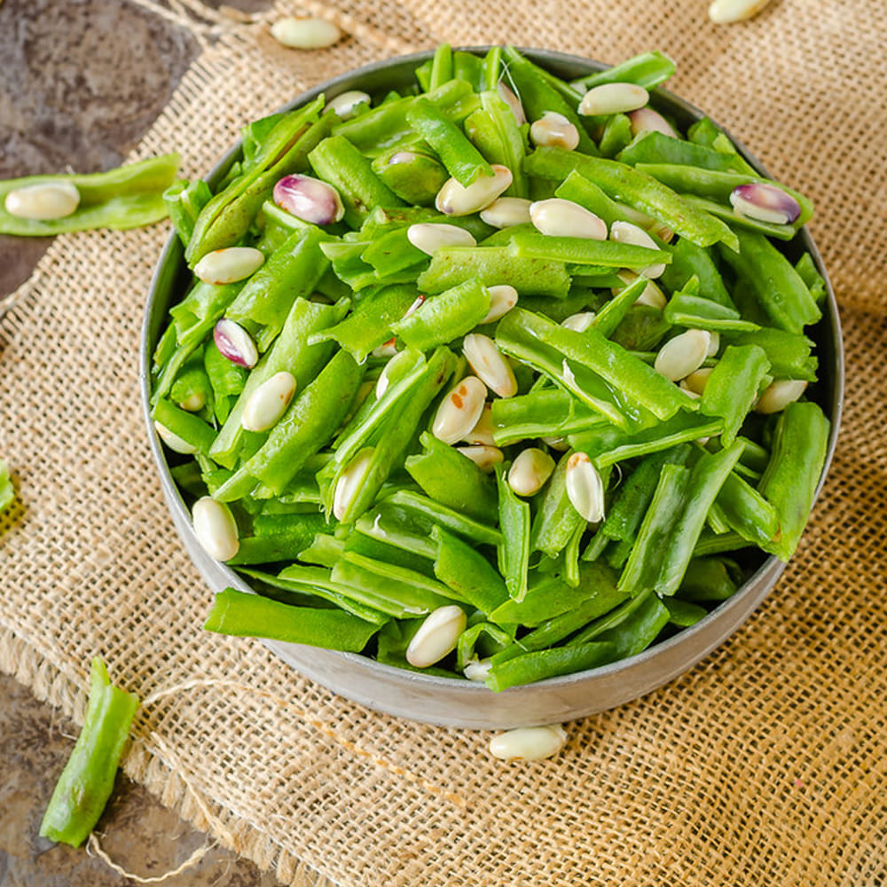 300 గ్రాముల చిక్కుడుకాయలో అత్యధిక ప్రొటీన్, ఫైబర్ ఉంటాయని, ఇది జీర్ణక్రియను మెరుగుపరచి, ఎముకల సాంద్రతను పెంచుతుందని, కిడ్నీ సమస్యలను కూడా తగ్గిస్తుందని నిపుణులు తెలుపుతున్నారు. ఇది ఔషధంలా పనిచేస్తుందని ఆయన తెలిపారు.
