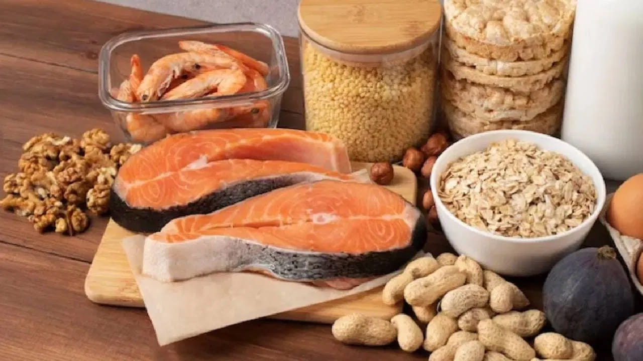 సోయాబీన్స్ కూడా ప్రోటీన్ కు గొప్ప మూలం. ప్రోటీన్ లోపాన్ని పూరించడానికి మీ రోజువారీ ఆహారంలో సోయాబీన్లను కూడా చేర్చుకోవచ్చు. ఇది అనేక రకాలుగా ప్రయోజనకరంగా ఉంటుంది. అలాగే బాదంపప్పు, పిస్తా, అక్రోట్, బఠాణీలు, రాజ్మా, బీన్స్, చిక్కుళ్లు,  కోడిగుడ్డు వంటి ఆహారాల్లో ప్రొటీన్ దండిగా ఉంటుంది.