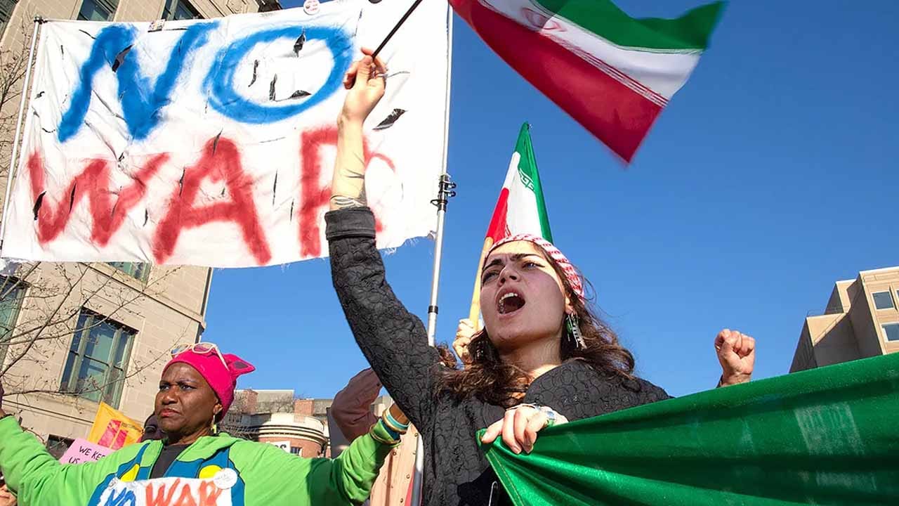 మాకొద్దు బాబోయ్ యుద్ధం.. ప్రభుత్వాధినేతలపై పబ్లిక్ రివర్స్.. యుద్ధానికి వ్యతిరేకంగా నిరసనలు