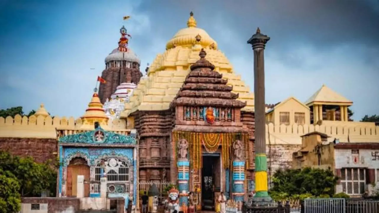 
కనిపించని నీడ, అలౌకిక నిశ్శబ్దం.. 

ఈ దేవాలయ నిర్మాణానికి సంబంధించిన మరో విశేషం, దానికి నీడ పడదనే నమ్మకం. రోజులో ఏ సమయంలోనూ అది స్పష్టమైన నీడను ప్రదర్శించదు. అంటే ఆలయం నీడ మరకు ఎక్కడా కనిపించదు. ఇది భౌతిక శాస్త్రాన్ని మించిన దివ్య నిర్మాణమని భక్తులు భావిస్తారు.

