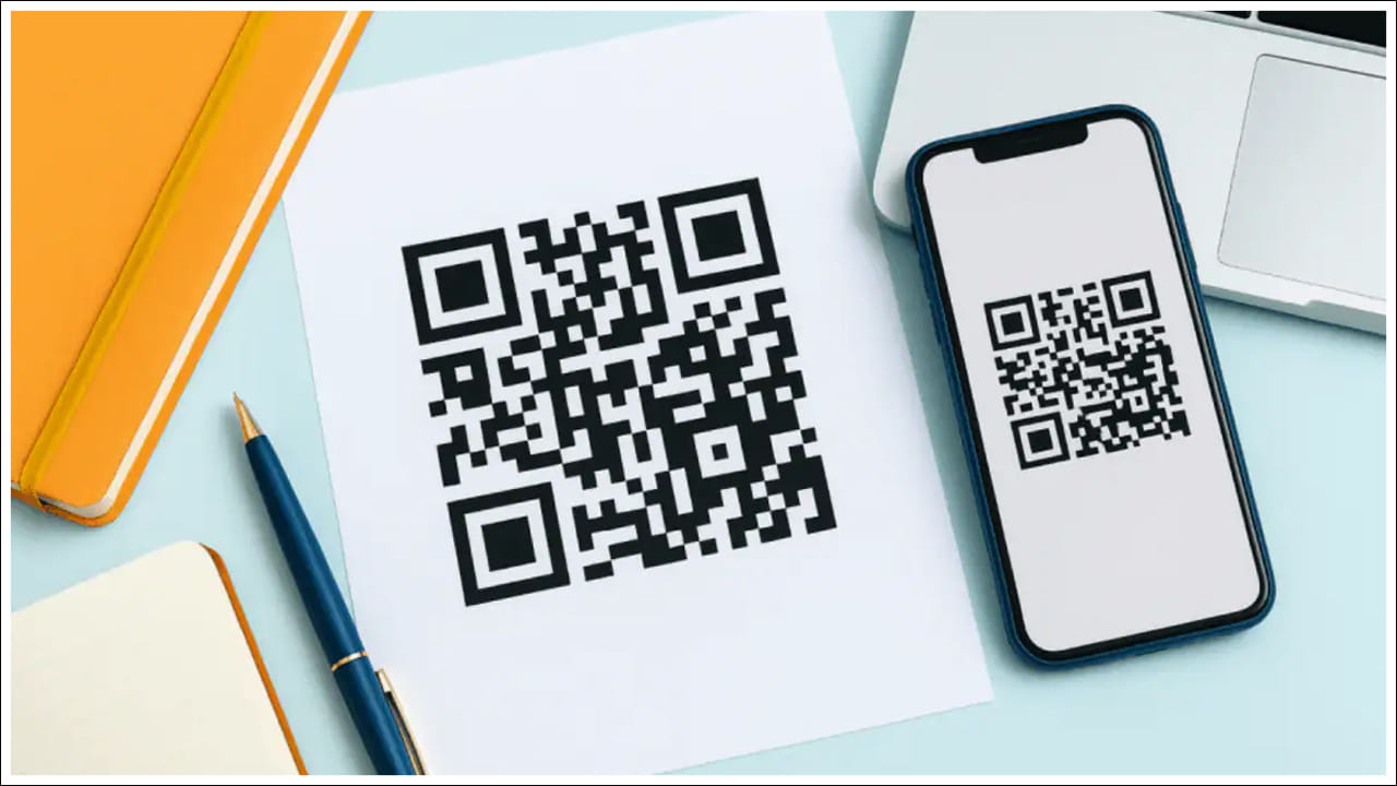 అసలైనQR కోడ్పై నకిలీ QR కోడ్ అతికించి మోసగిస్తున్న సంఘటనలు వెలుగులోకి వస్తున్నాయి. దీని కారణంగా డబ్బు దుకాణదారుడి జేబులోకి కాకుండా మోసగాడి జేబులోకి వెళుతుంది. అందుకే చెల్లింపు చేసే ముందు QR కోడ్ను తనిఖీ చేయండి. మీకు ఇలా అనిపిస్తే, దుకాణదారుడిని కూడా అప్రమత్తం చేయండి.