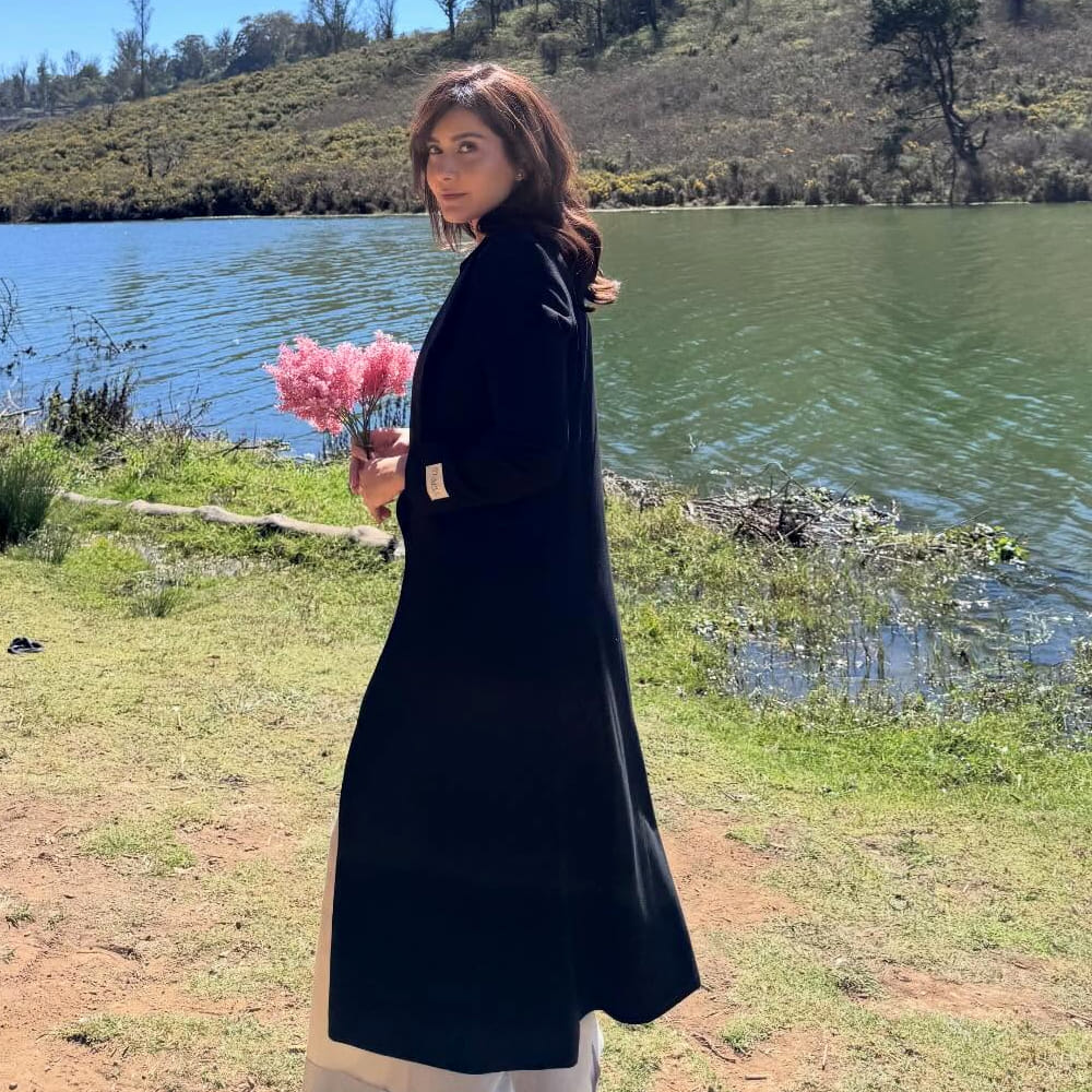 ఆ మధ్య బాలీవుడ్ లో ఓ వెబ్ సిరీస్ చేసింది. దాంతో ఇప్పుడు బాలీవుడ్ పైనే ఈ చిన్నది ఫోకస్ పెడుతుంది. తెలుగులో ఇటీవలే పవర్ స్టార్ పవన్ కళ్యాణ్ నటించిన ఉస్తాద్ భగత్ సింగ్ సినిమాలో నటించింది. ఈ సినిమా మిక్స్డ్ టాక్ సొంతం చేసుకుంది.