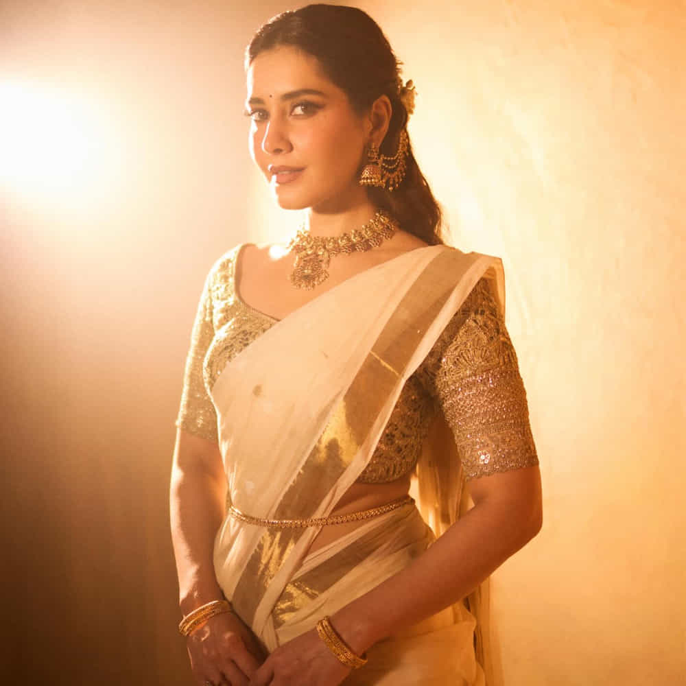 మెగాస్టార్ చిరంజీవి నటిస్తున్న సినిమాలో రాశీ ఖన్నా హీరోయిన్ గా సెలక్ట్ అయ్యిందని తెలుస్తుంది. చిరంజీవి బాబీ దర్శకత్వంలో ఓ సినిమా చేస్తున్నారు. ఈ సినిమా ఇప్పటికే మాళవికామోహనన్ ను హీరోయిన్ గా ఫిక్స్ చేశారని టాక్. ఇక ఇప్పుడు సెకండ్ హీరోయిన్ గా రాశీ ఖన్నా కూడా ఈ సినిమాలో ఛాన్స్ అందుకుందని తెలుస్తుంది. ఈవార్తలో వాస్తవమెంత అన్నది తెలియాల్సి ఉంది. 