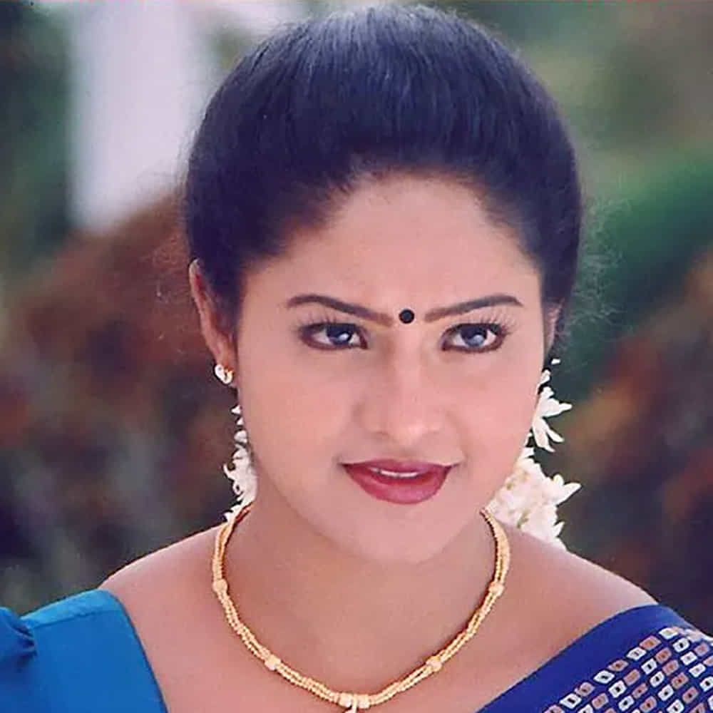 ఈ క్లారిటీతో ప్రభాస్ అభిమానుల్లో ఉన్న గందరగోళం తొలగిపోయింది. తనదైన శైలిలో వైవిధ్యమైన పాత్రలను ఎంచుకుంటూ సెకండ్ ఇన్నింగ్స్‌లో రాశి దూసుకుపోతున్నారు. ఈ సినిమాతో ఆమెకు మరో మంచి విజయం లభిస్తుందని సినీ వర్గాలు భావిస్తున్నాయి. రాశి తన కెరీర్‌లో ఎన్నో సూపర్ హిట్ చిత్రాల్లో నటించి మెప్పించారు, ఇప్పుడు క్యారెక్టర్ ఆర్టిస్ట్‌గా కూడా తనదైన ముద్ర వేయడానికి సిద్ధమవుతున్నారు. పాత జ్ఞాపకాలను నెమరువేసుకుంటూనే, కొత్త తరం నటులతో పని చేసేందుకు ఆమె ఉత్సాహం చూపిస్తున్నారు. 'అనుమాన పక్షి' చిత్రం ఆమె కెరీర్‌లో ఒక మైలురాయిగా నిలుస్తుందని చిత్ర యూనిట్ ఆశాభావం వ్యక్తం చేస్తోంది.