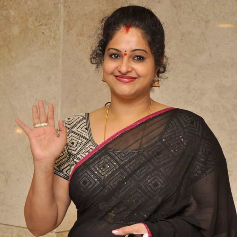 కొంతకాలం క్రితం ఒక పాడ్‌కాస్ట్‌లో పాల్గొన్న సమయంలో రాశి, ప్రభాస్ అంటే తనకు చాలా ఇష్టమని పేర్కొన్నారు. ఆయనతో ఒకే ఫ్రేమ్‌లో నటించాలనే కోరిక తనకు ఎప్పటి నుంచో ఉందని, అయితే తల్లి పాత్ర మాత్రమే చేయనని అన్నానని.. సిస్టర్ పాత్ర గురించి చెప్పలేదని తెలిపారు. ఈ విషయాన్ని కొందరు కావాలనే వక్రీకరించి సోషల్ మీడియాలో ప్రచారం చేస్తున్నారని ఆమె ఆవేదన చెందారు. ప్రభాస్ చిత్రాల్లోని కొన్ని పాత్రలకు తాను గతంలో డబ్బింగ్ చెప్పినప్పటికీ, ఇప్పటివరకు ఆయనను వ్యక్తిగతంగా కలిసే అవకాశం రాలేదని ఆమె ఈ సందర్భంగా గుర్తు చేసుకున్నారు.