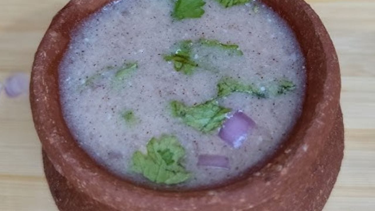 
ఇంకా మీరు తియ్యగా తినాలనుకుంటే బెల్లం లేదా పంచదారను కూడా కలపాలి. అలాగే,  ఒక గ్లాస్  పాలు కూడా  కలిపితే మరింత టేస్టీగా  ఉంటుంది. వేసవికాలంలో దీన్ని తాగితే చలువ చేస్తుంది 