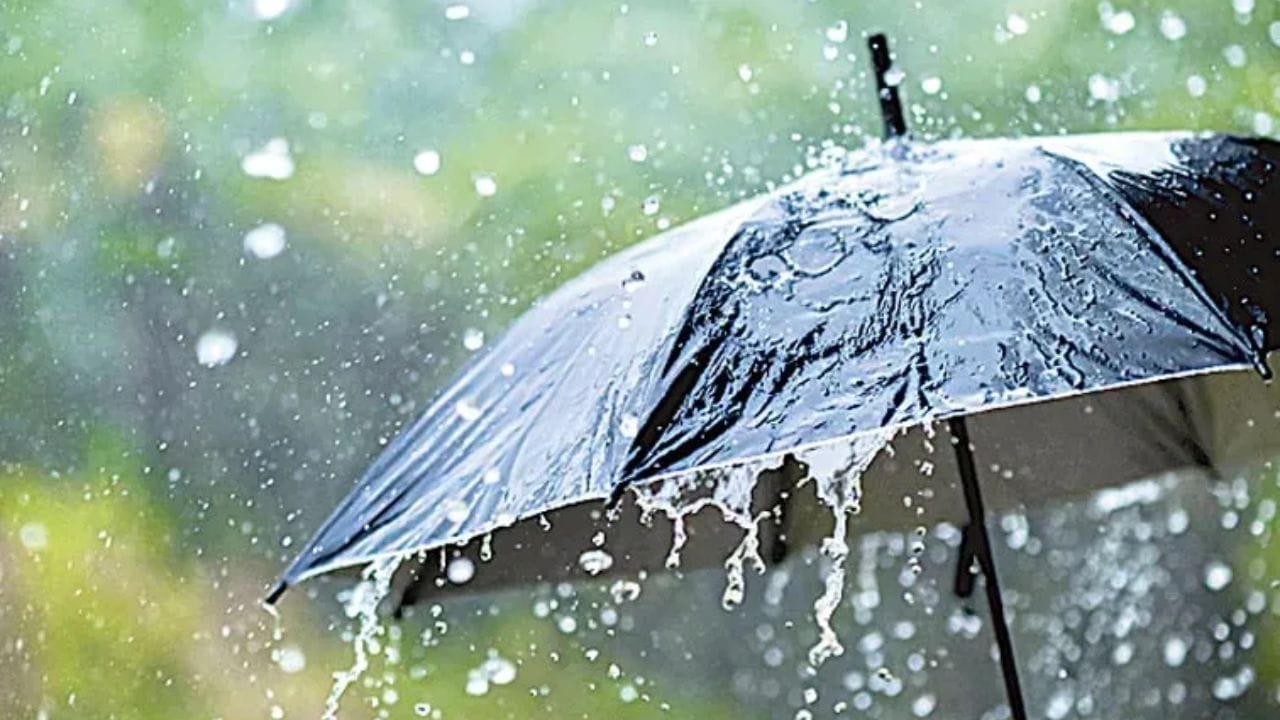 ఇక ఏపీలోని పలు జిల్లాలో ఉష్ణోగ్రతలు పెరిగే అవకాశం ఉందని వాతావరణ శాఖ స్పష్టం చేసింది. విజయనగరంజిల్లా బాడంగి, బొబ్బిలి, బొండపల్లి, దత్తిరాజేరు, గుర్ల, మెంటాడ, మెరకముడియం, రాజాం, రామభద్రాపురం, రేగిడిఆముదాలవలస, సంతకవిటి, తెర్లాం, వంగర మండలాలు, పార్వతీపురంమన్యం జిల్లా బలిజిపేట, గరుగుబిల్లి, గుమ్మలక్ష్మీపురం, జియమ్మవలస,కొమరాడ, కురుపాం, మక్కువ, పాచిపెంట, పాలకొండ, పార్వతీపురం, సాలూరు, సీతంపేట, సీతానగరం, వీరఘట్టం మండలాలు