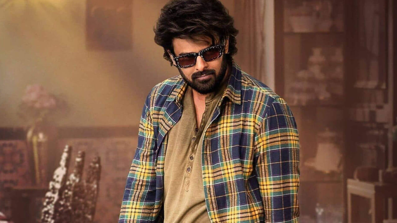 ఇప్పుడు మనం మాట్లాడుకుంటున్న సినిమా రాజా సాబ్. పాన్ ఇండియా స్టార్ ప్రభాస్ ప్రధాన పాత్రలో నటించిన ఈ సినిమా బాక్సాఫీస్ వద్ద అంచనాలను అందుకోలేకపోయింది. రూ.400 కోట్ల భారీ బడ్జెట్ తో తెరకెక్కించిన ఈ మూవీ లాభాలు రాబట్టలేకపోయింది. కానీ ఓటీటీ ప్రపంచంలో, ఈ చిత్రం పరిస్థితులను మార్చివేసింది.  