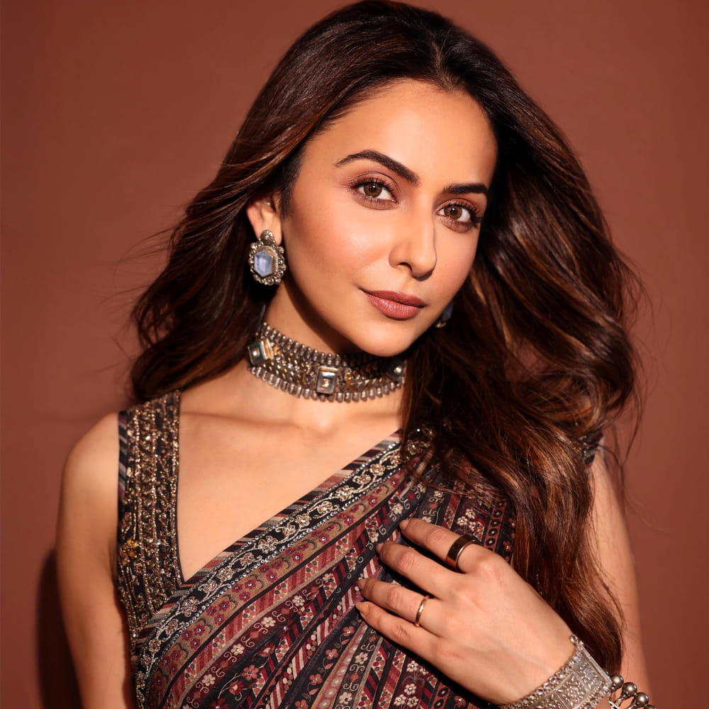 ఆ తరువాత 2011 కెరటంలో సిద్ధార్థ్ రాజ్‌కుమార్ సరసన నటించింది, ఇది తెలుగు, తమిళ భాషలలో విడుదలైంది. ఆ తరువాత తెలుగులో వెంకటాద్రి ఎక్స్ప్రెస్ సినిమాతో మంచి పాపులారిటీ అందుకున్న రకుల్ ప్రీత్ సింగ్, ఆ తర్వాత చాలామంది స్టార్ హీరోల సరసన నటించి మెప్పించింది. ఇదిలా ఉండగా ఇటీవలే తాను ప్రేమించిన ప్రముఖ బాలీవుడ్ నటుడు నిర్మాత అయిన జాకీ భగ్నానీ నీ ప్రేమించి మరీ వివాహం చేసుకుంది.