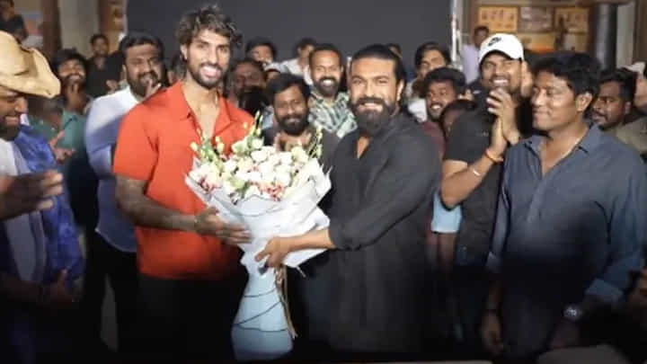 Peddi Movie: 'పెద్ది' మూవీ సెట్ కు తిలక్ వర్మ.. సర్ ప్రైజ్ గిఫ్ట్తో సత్కరించిన రామ్ చరణ్.. ఏంటో తెలుసా? Peddi Movie: 'పెద్ది' మూవీ సెట్ కు తిలక్ వర్మ.. సర్ ప్రైజ్ గిఫ్ట్తో సత్కరించిన రామ్ చరణ్.. ఏంటో తెలుసా?