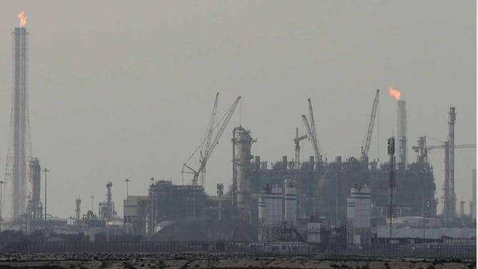 ప్రపంచంలోనే అతిపెద్ద గ్యాస్ కాంప్లెక్స్‌పై ఇరాన్ క్షిపణుల దాడి..!