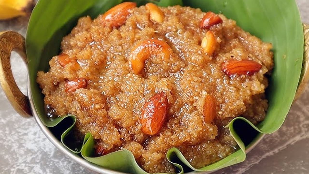 దీని తర్వాత కప్పు చక్కెర, యాలకుల పొడి,  డ్రై ఫ్రూట్స్, వీలైతే మంచి సువాసన, టెంపుల్ స్టైల్ ఫ్లేవర్ కోసం కొంచెం పచ్చ కర్పూరం వేయాలి. అంతే కాకుండా వాన్ టీ స్పూన్ నెయ్యి వేయాలి. దీనిని ఐదు నిమిషాల పాడు బాగా ఉకనివ్వాలి. అంతే భద్రాచలం శ్రీరాముల వారి ఆలయంలోని ప్రసాదం టైప్‌లో రవ్వ కేసరి రెడీ. మరి మీరు కూడా ఇంటిలో ప్రిపేర్ చేయండి.