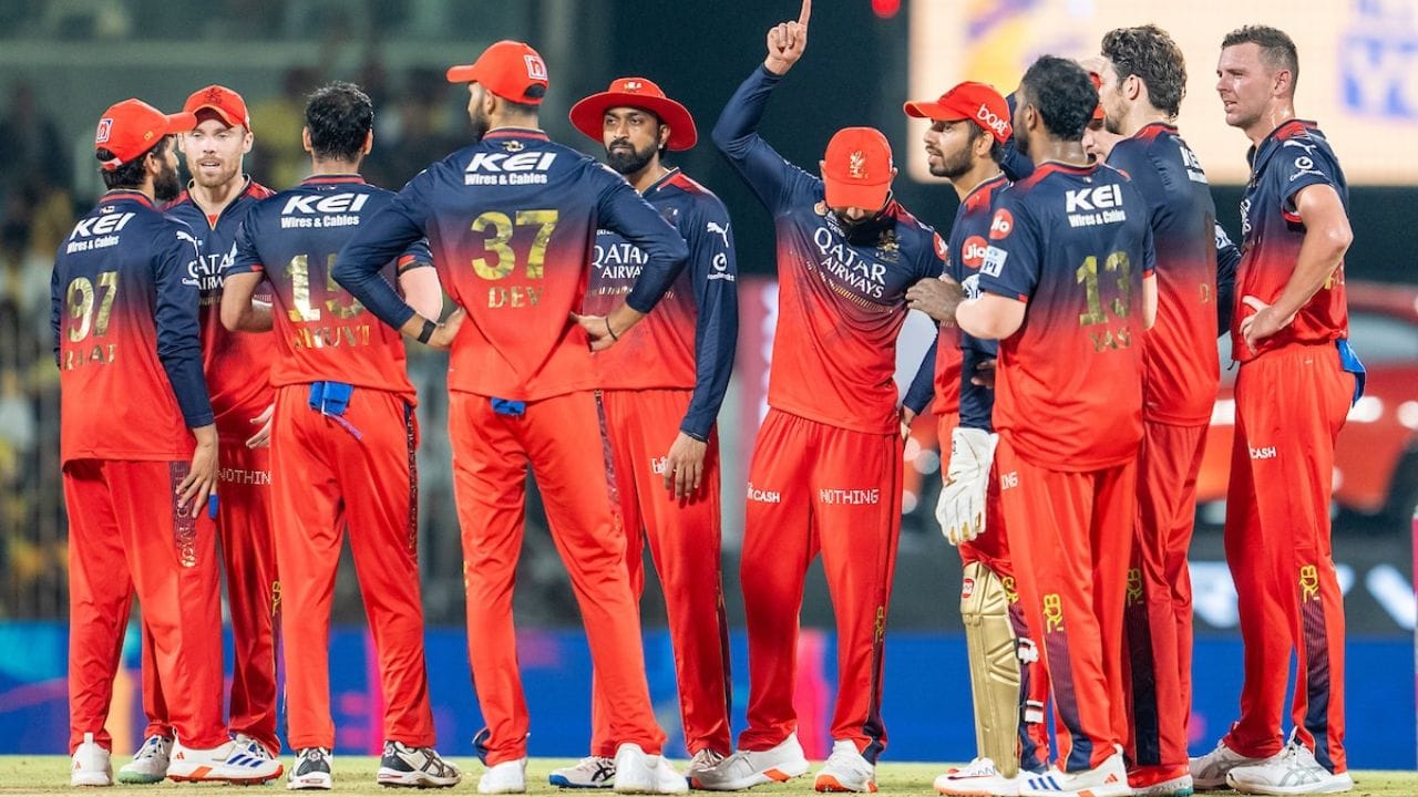 RCB ఫ్యాన్స్కు షాకింగ్ న్యూస్..! ప్లేయింగ్ 11లో ఆ బలహీనతలు.. దెబ్బ గట్టిగానే తగిలిందిగా?