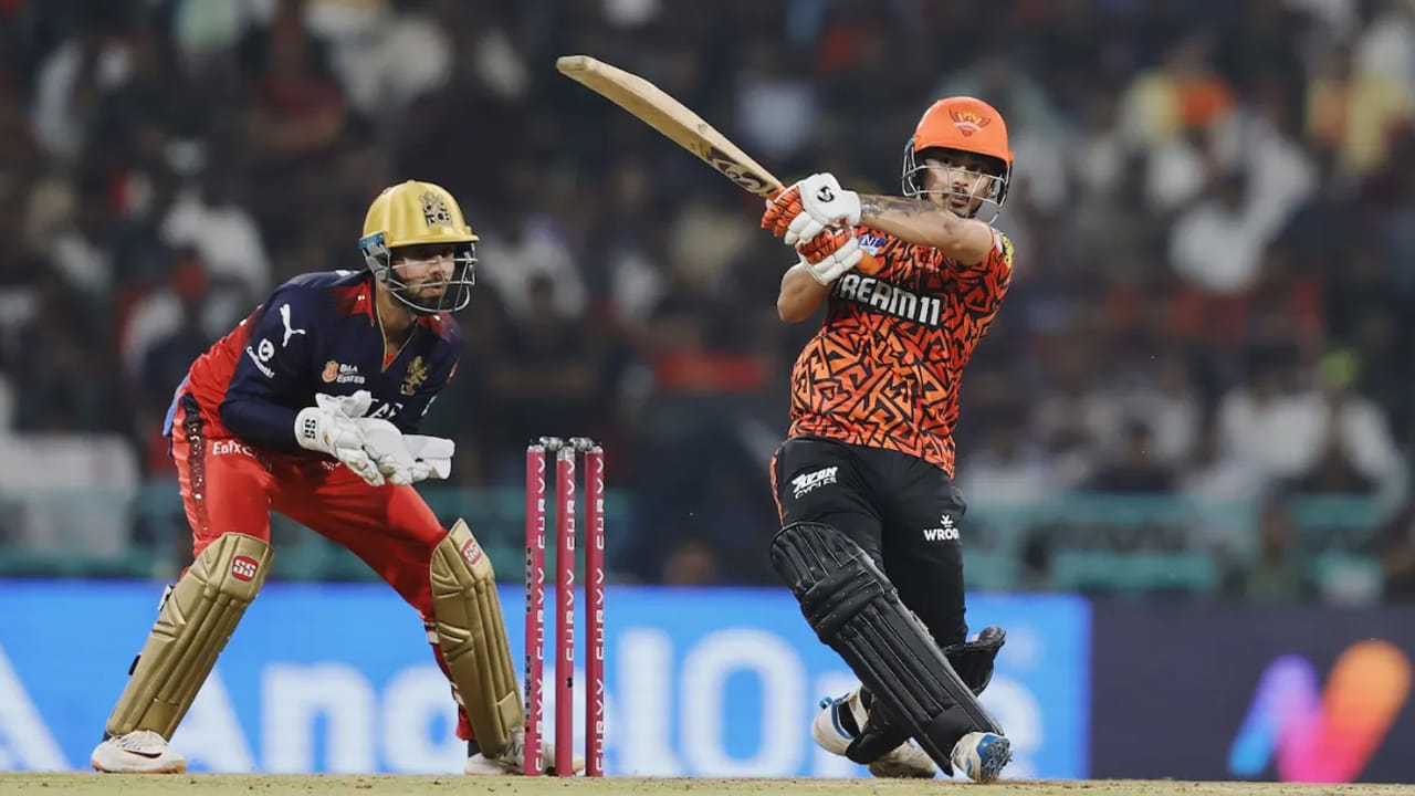 రాయల్ ఛాలెంజర్స్ హైదరాబాద్ జట్టు: అభినందన్ సింగ్, భువనేశ్వర్ కుమార్, దేవదత్ పడిక్కల్ , జాకబ్ బెథెల్, జితేష్ శర్మ, జోష్ హేజిల్వుడ్, కృనాల్ పాండ్యా, నువాన్ తుషార, ఫిల్ సాల్ట్, రజత్ పాటిదార్ (కెప్టెన్), రసిఖ్ దార్, రొమారియో షెపర్డ్, సుయాష్ శర్మ, స్వప్నిల్ సింగ్, జ డేవిడ్, కోహ్లి, జ డేవిడ్, కోహ్లీ, డేవిడ్, ఐ డఫీ, మంగేష్ యాదవ్, సాత్విక్ దేస్వాల్, జోర్డాన్ కాక్స్, విహాన్ మల్హోత్రా, కనిష్క్ చౌహాన్, జోష్ హేజిల్వుడ్