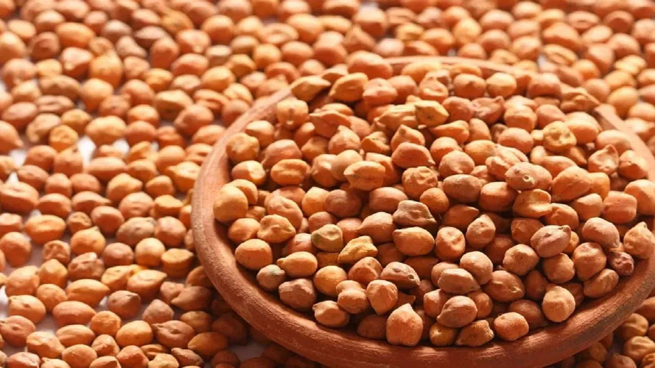 అందుకే శనగలను ప్రోటీన్ల రాజు అని కూడా పిలుస్తారు. మీ శరీరంలో ప్రోటీన్ లోపాన్ని పూరించాలనుకుంటే మీ రోజువారీ ఆహారంలో శనగలను చేర్చుకోండి. వీటిని ఉడకబెట్టి లేదంటే నానబెట్టి కూడా తీసుకోవచ్చు.