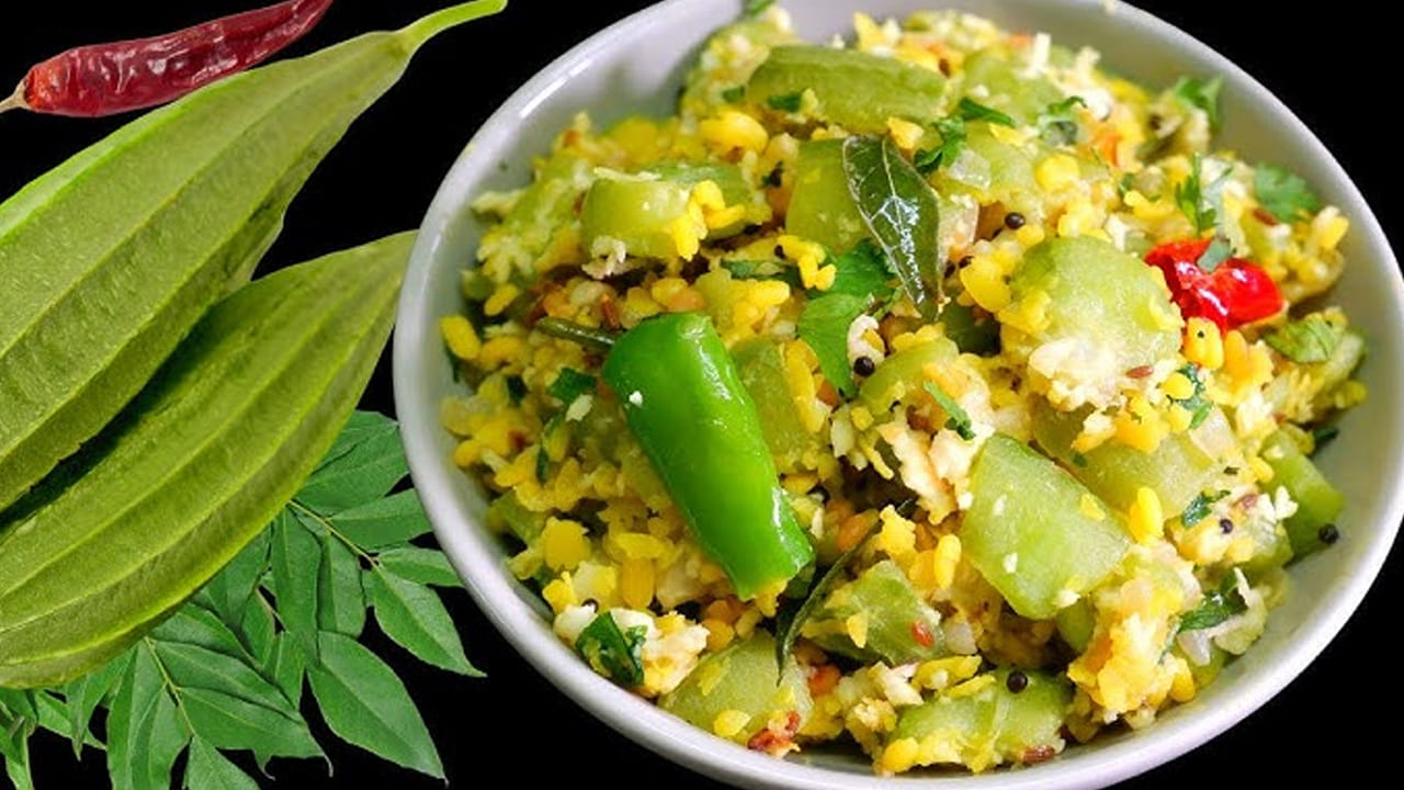 బరువు తగ్గడం, బెల్లీ ఫ్యాట్: బీరకాయలో క్యాలరీలు చాలా తక్కువ. ఇది తిన్న తర్వాత కడుపు నిండుగా ఉన్న అనుభూతిని కలిగిస్తుంది, దీనివల్ల అతిగా తినడం తగ్గుతుంది. బరువు తగ్గాలనుకునే వారు మరియు పొట్ట చుట్టూ ఉన్న కొవ్వును కరిగించుకోవాలనుకునే వారికి ఇది ఒక 'సూపర్ ఫుడ్'.