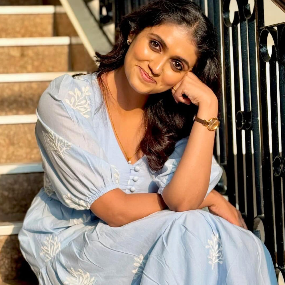  అర్చీ పాత్రతో అడియన్స్ హృదయాలకు గెలుచుకున్న రింకు.. మల్టీ టాలెంటెడ్. నటన మాత్రమే కాదు.. రచయిత కూడా. అందమైన ప్రేమ కవిత్వాలు రాస్తుంది రింకు. రింకూకి చదవడం అంటే ఇష్టమని.. ఇప్పటికే అనేక పుస్తకాలు చదివానని గతంలో ఓ ఇంటర్వ్యూలో తెలిపింది. పుస్తకాన్ని చదువుతున్నప్పుడు తనకు అనుగుణంగా ఊహించుకుంటానని తెలిపింది.