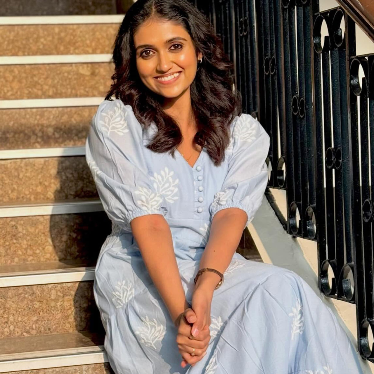 ఒకే ఒక్క సినిమాతో బాక్సాఫీస్ వద్ద సంచలనం సృష్టించింది. ఎలాంటి అంచనాలు లేకుండా విడుదలైన ఈ సినిమా రూ.100 కోట్లకు పైగా వసూళ్లు రాబట్టి ఇండస్ట్రీలోనే సరికొత్త చరిత్ర సృష్టించింది. అదే సైరత్. పైన ఫోటో ఈ చిత్రంలోనిదే.